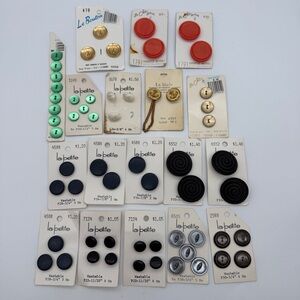 Lot Of 18 Vintage Mixed Button Cards By La Petite, La Mode, Le Chic, Le Bouton